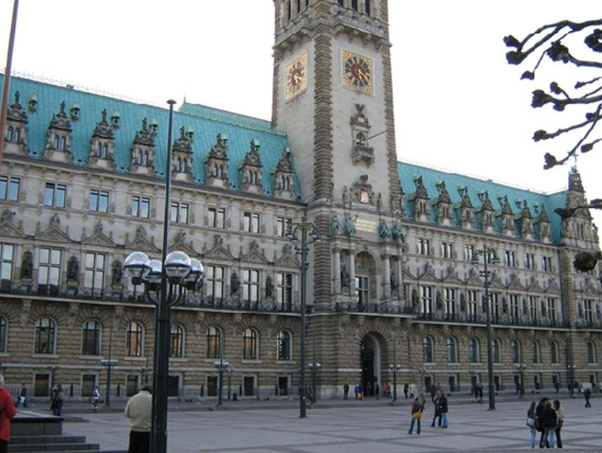 Pension Am Rathaus ฮัมบูร์ก ภายนอก รูปภาพ